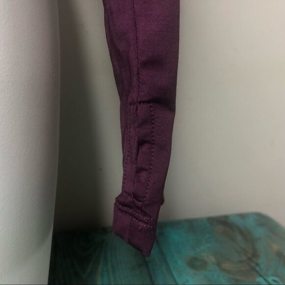 Fabletics Burgundy Front Twist Long Sleeve Cropped Activewear Top Size Small​ - Picture 5 of 9